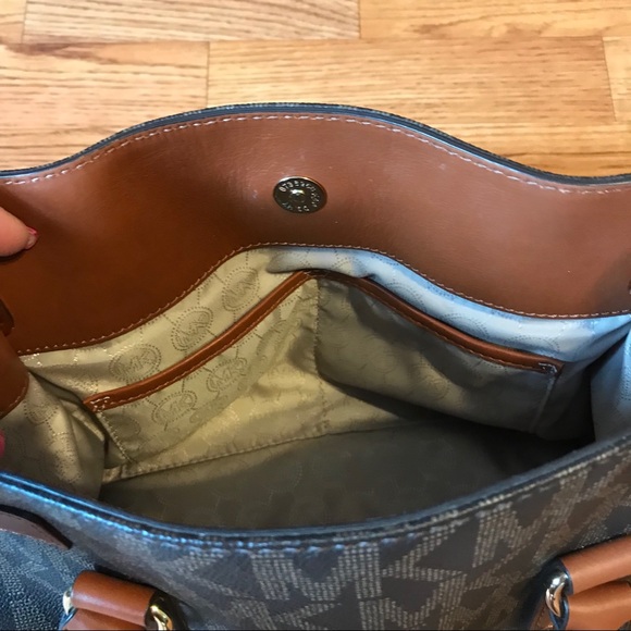 Michael Kors Hamilton Medium Logo 💕 - Picture 8 of 13